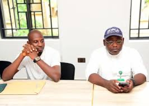 Governor?s aides fight over revenue collection