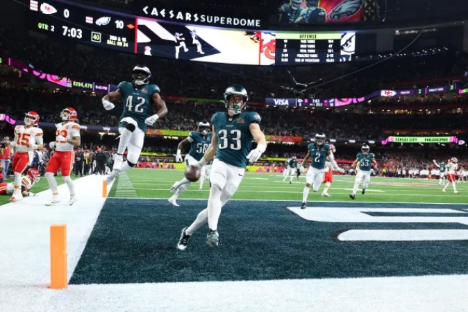 Taylor Swift, Lionel Messi, Jay-Z and Trump among big names at Super Bowl, watch Philadelphia Eagles demolish defending champions Kansas City Chiefs