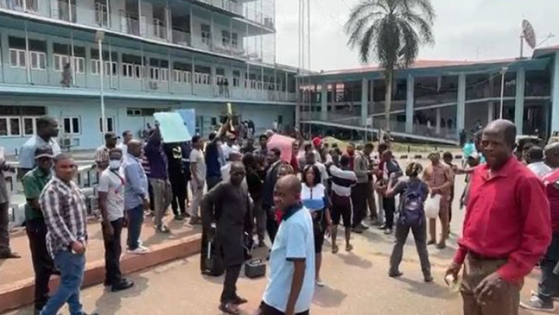 UCH Power Outage: UI medical students protest as minister visits