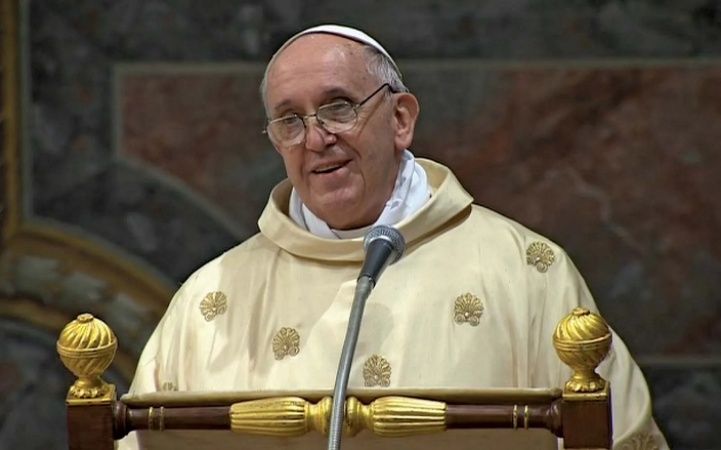 Pope berates Trump over mass deportation of migrants