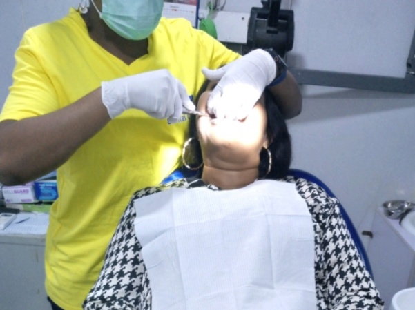 Many health conditions show first signs in mouth ? Dentist