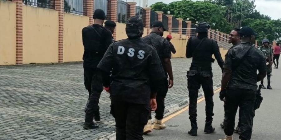 JUST IN: DSS storms Lagos Assembly, seals Speaker, deputy?s offices