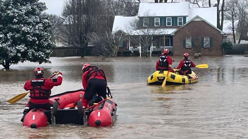 At least 10 dead in US floods and heavy rain