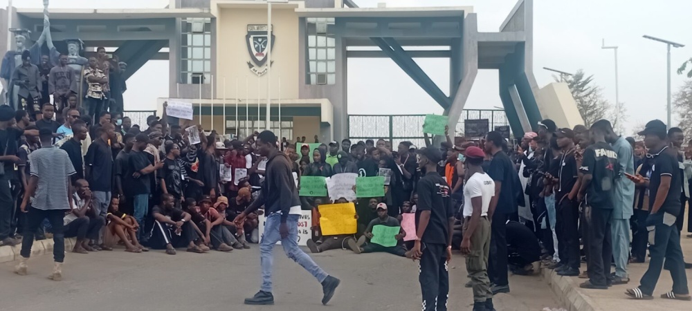 Lokoja varsity students threaten to block highway over truck killings