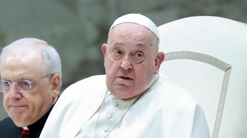 Pope remains in ?critical? condition after ?respiratory crisis? 