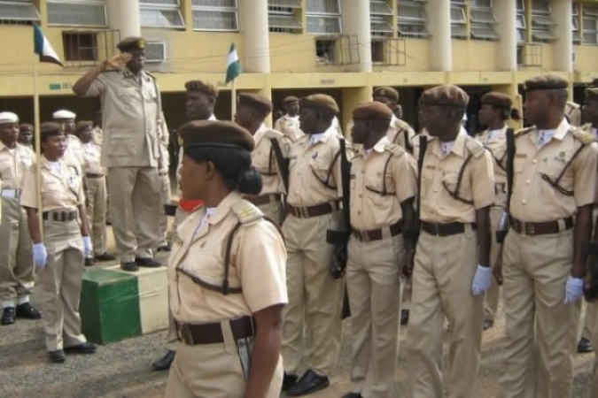 Immigration arrests 378 illegal immigrants in Ogun
