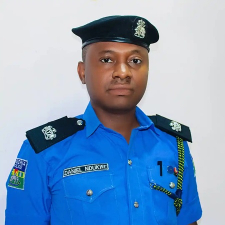 Police repel armed robbery attack, neutralise one, detain another in Enugu