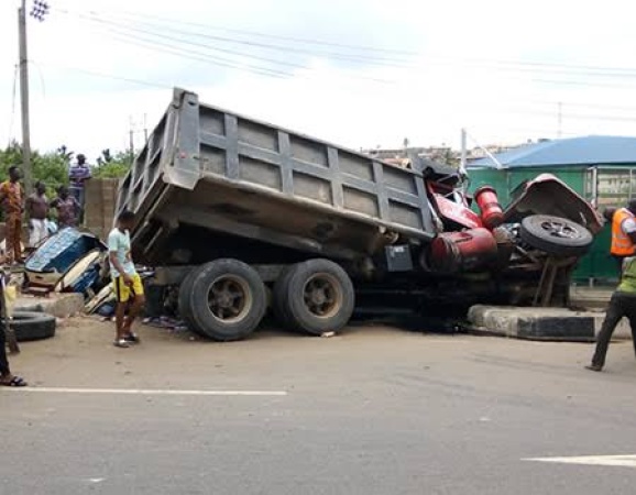 6 die as truck rams into vehicles, pedestrians in Onitsha