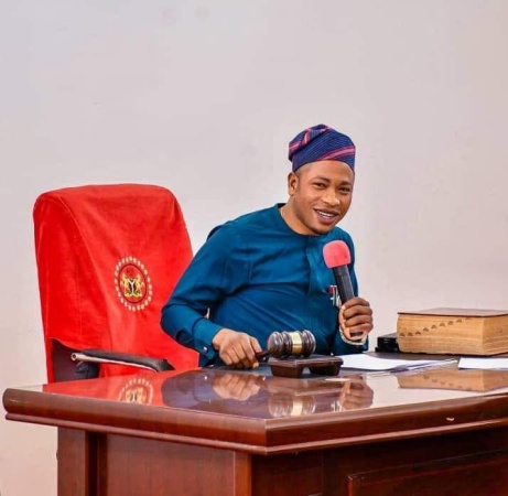 Pressure to impeach Plateau speaker mounts