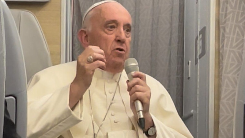 Pope to greet crowd for first time since hospitalisation ? Vatican