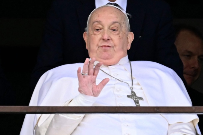 Pope Francis returns to Vatican after five weeks in hospital