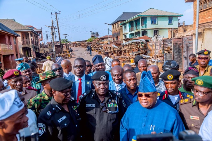 Ifon/Ilobu/Erin Osun: Adeleke inspects conflict zones, orders distribution of food, relief materials