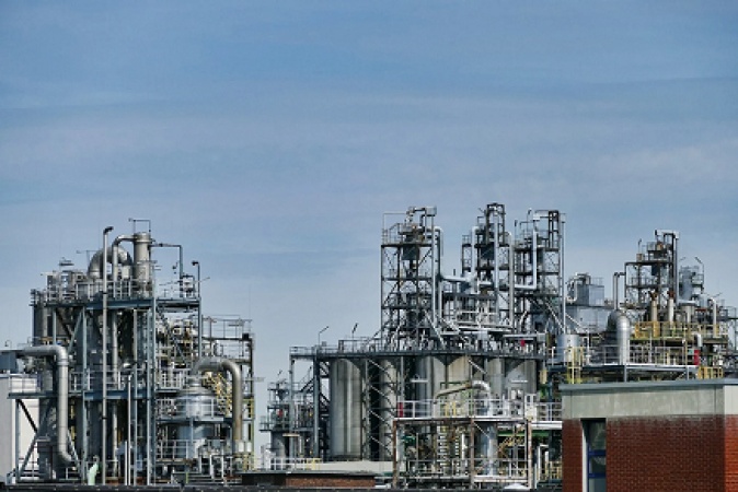 More European oil refineries to close, convert in next 10 years, panel says