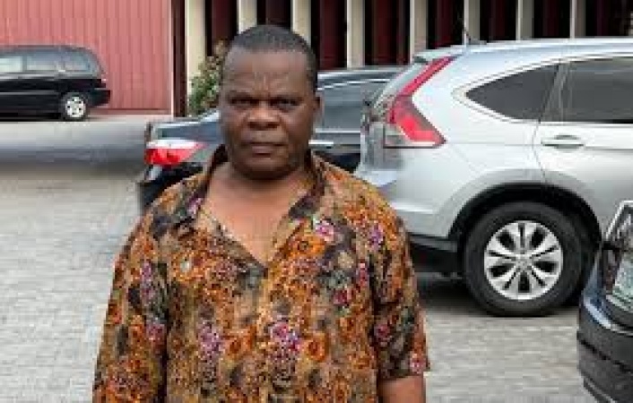 Suspect collapses in court during money laundering trial, rushed to hospital