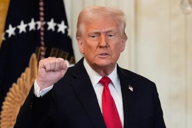 Trump announces 25 percent tariffs on cars, ramping up trade war