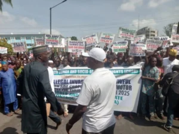 Traders protest demolition of Lagos market shops