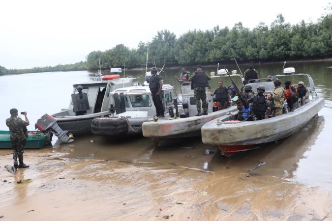 Navy rescues 15 passengers from suspected kidnappers in Rivers