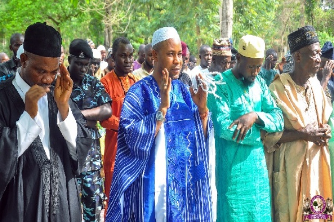 Tension as warring Osun communities observe solemn Eid-el-Fitr prayer
