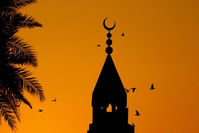 Fight over ending Ramadan sparks fury in Arab world