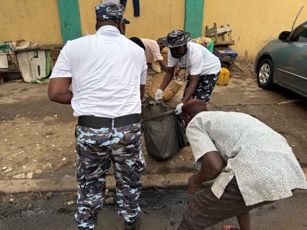 Policemen clean up Abuja streets to mark police day