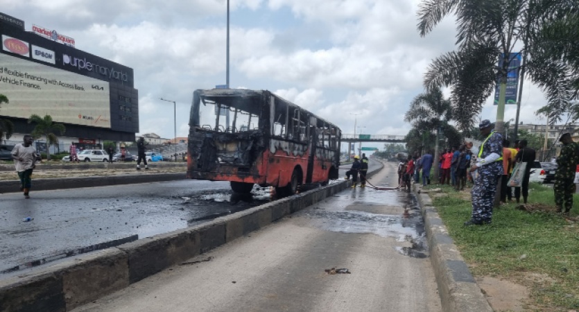 Driver, conductor abandon passengers as BRT bus catches fire in Lagos