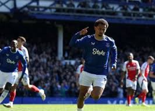Arsenal?s slim title hopes hit by draw at Everton