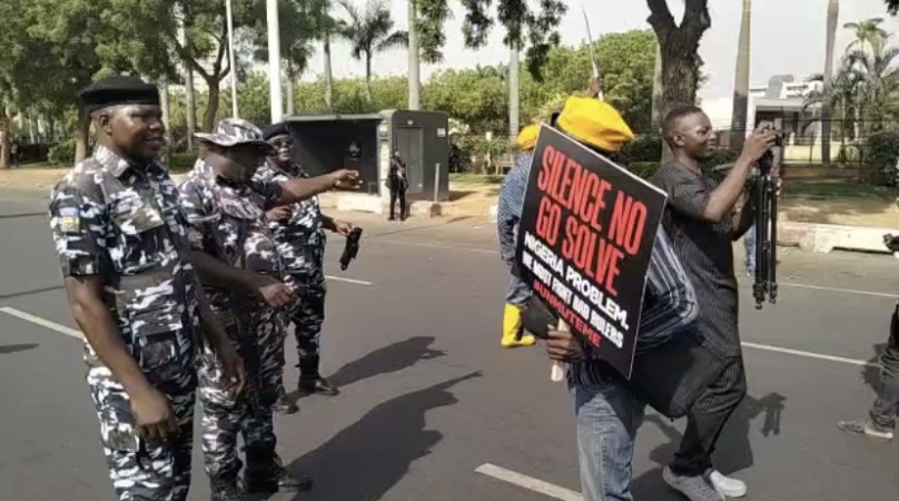  Police arrest protesters in Abuja