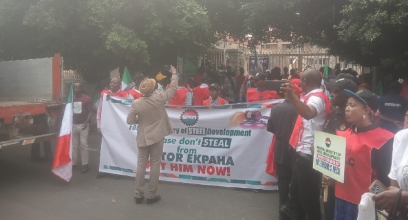 Labour pickets steel ministry building over workers? welfare