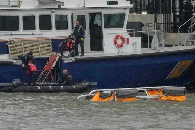 Pilot, family of five perish as helicopter crashes into US river