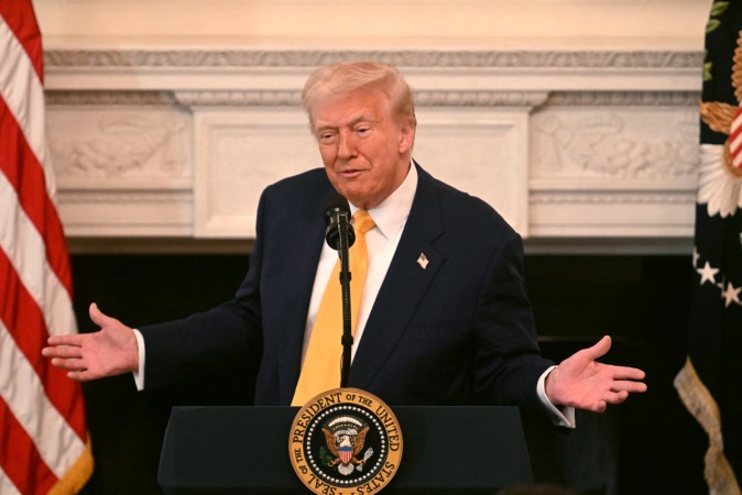 Trump recognises tariff 'transition problems' as US markets fall again