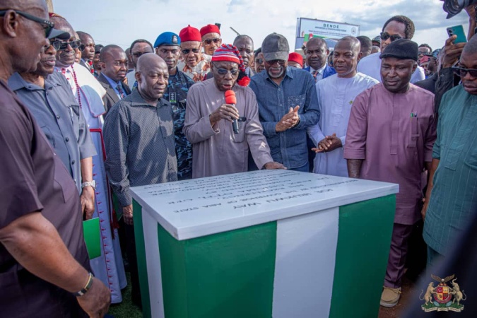 Abia: Obasanjo commissions Umuahia ? Uzuakoli ? Akara ? Alayi ? Abiriba Highway