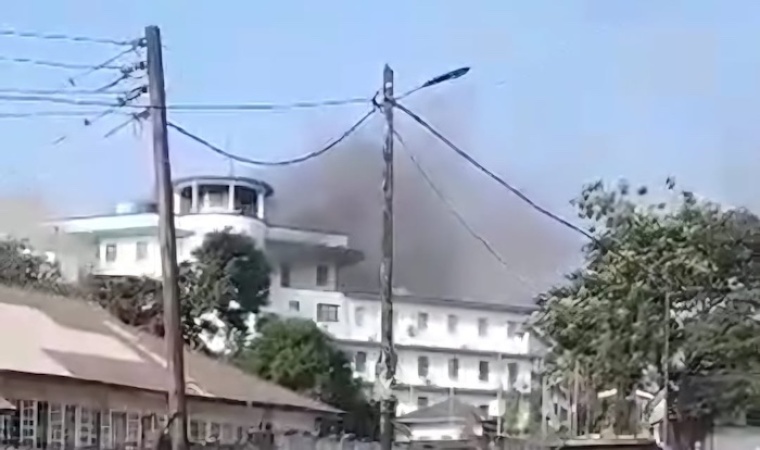 Fire guts Sierra Leone's Presidential Palace