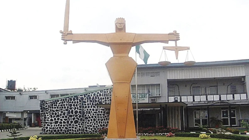 Court orders Navy to accord disengaged Captain with Vice Admiral status