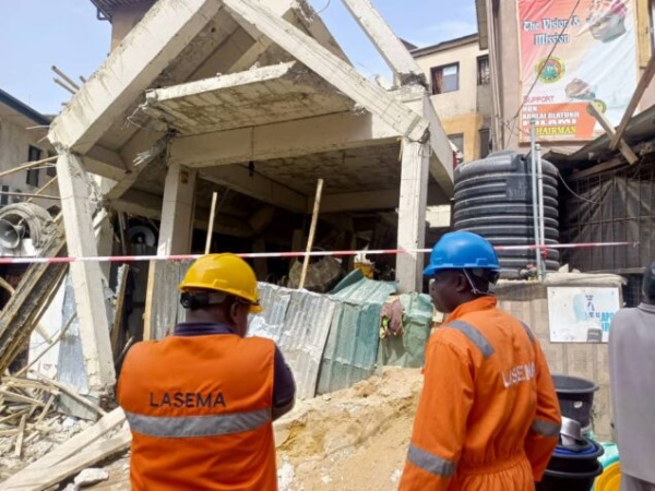 8 rescued as building collapses in Lagos
