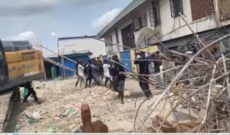 Lagos hunts landlord after two die in building collapse