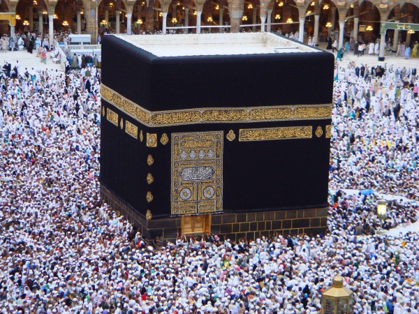 Intending pilgrims warned against selfies at Kaaba