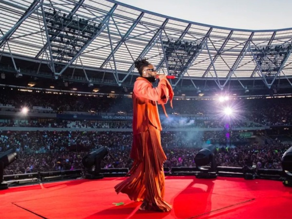 Burna Boy makes history at Stade de France with electrifying sold-out show