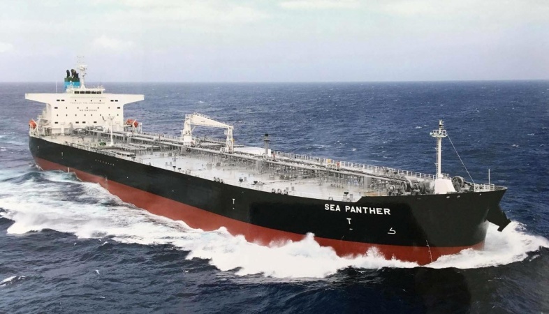 JUST IN: Pirates storm Nigerian waters, rob ship crew