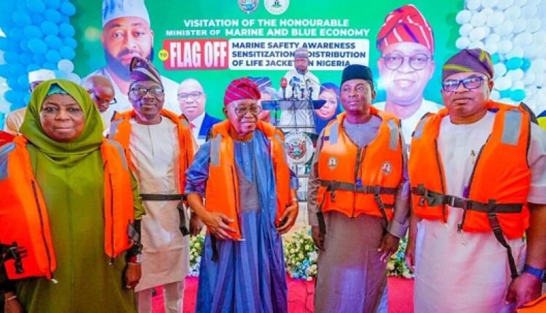 Water transportation: FG distributes 42,000 life jackets to 12 states