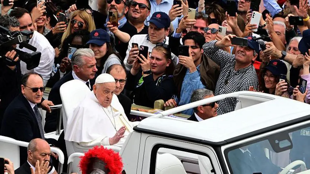 How a frail Pope defied doctors' advice during hectic Easter weekend