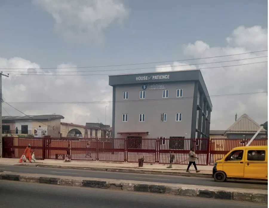 Aggrieved investors storm CBEX Lagos office, break into premises