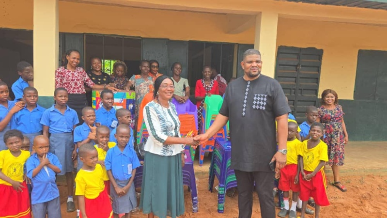 Anambra philanthropist hearkens to teachers? cry for help