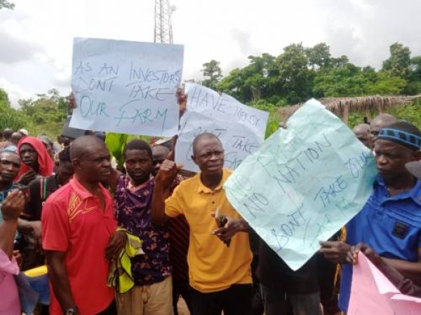 Ondo farmers protest, block Ore/Lagos road over eviction by govt, firm