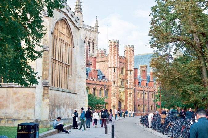 Chinese graduates in UK face bleak prospects amid job crunch: ?it?s devastating?