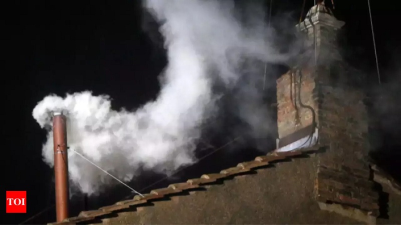 Wait for Vatican white smoke fires up social media