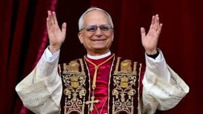 Crowd roars as Pope Leo XIV gives first address, says ?peace be with you?