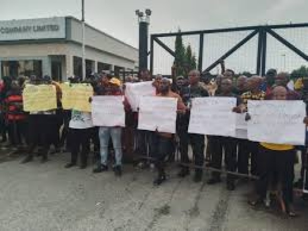 Back-up staff lay siege to Warri Refinery over alleged ?workplace slavery?