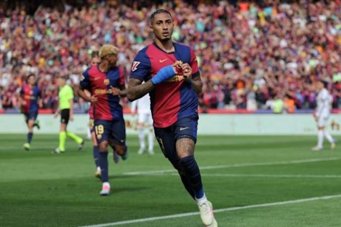 Barca edge Real Madrid in thriller to move to brink of Liga title