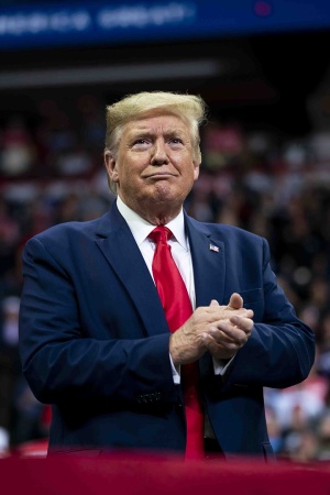 Controversy over Qatar's $400m jet gift to Trump