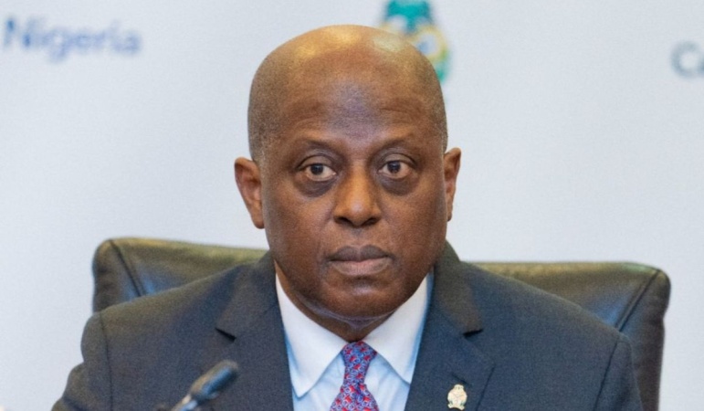 BREAKING: Angry Nigerian files ?990 trillion suit against CBN Governor, bank chiefs, Akpabio and Abbas